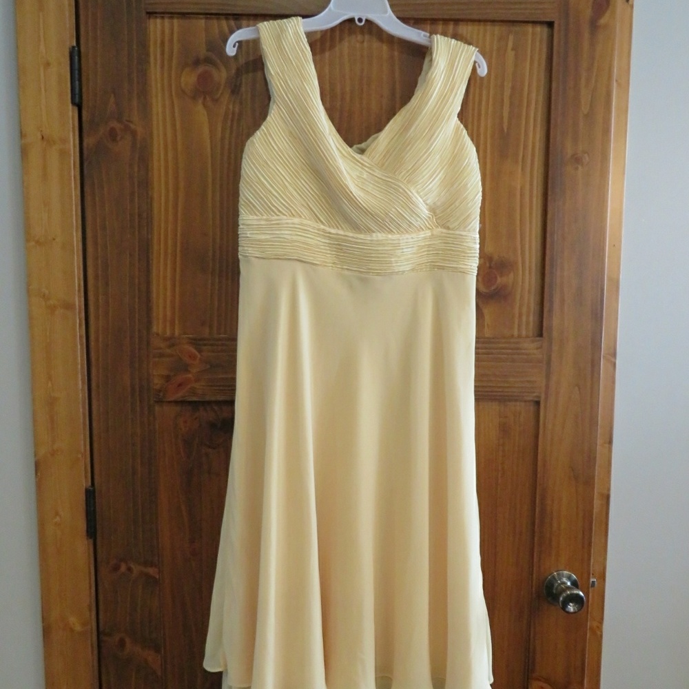 Women's formal dress NWT size 14